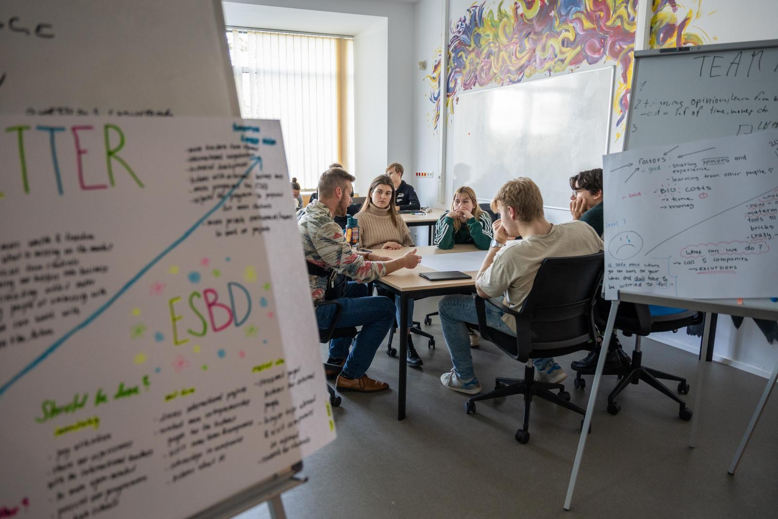 Summer School – týmová práce studentů ESBD